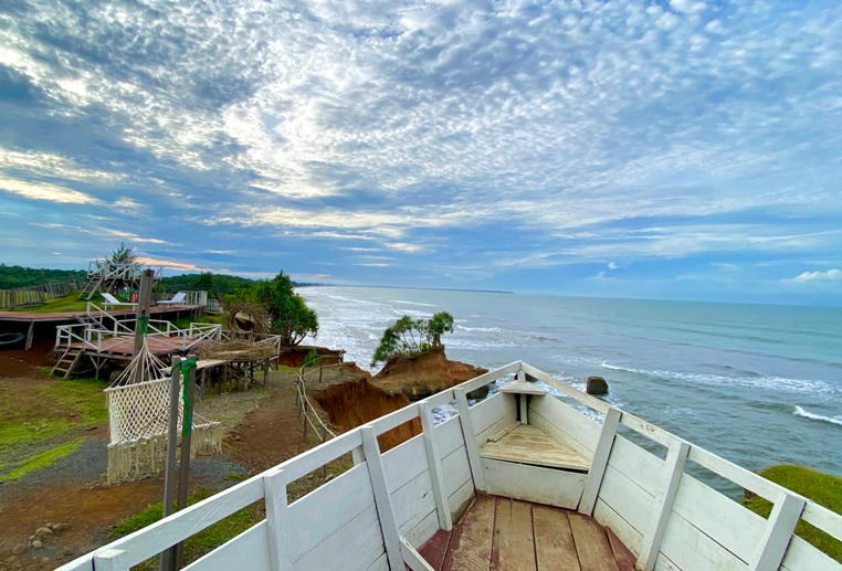 Pantai Danau Gedang