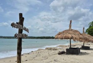 Pantai Aruna